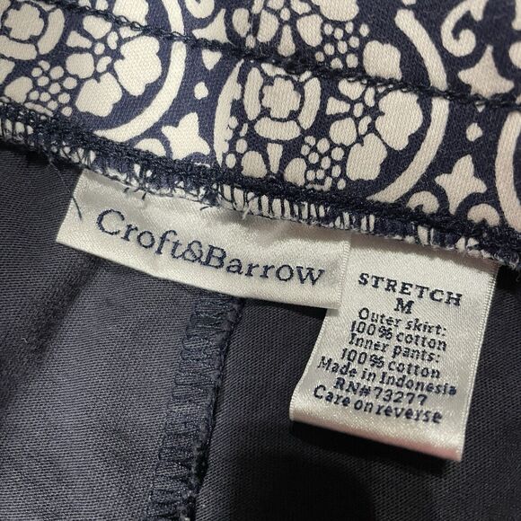 Croft & Barrow Size Medium Stretch Skort With Pockets Navy Blue & White - Picture 2 of 6